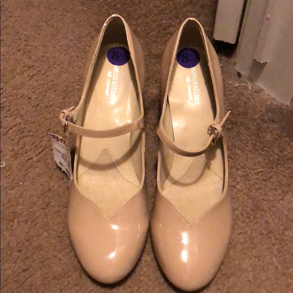 New with tags tan heels